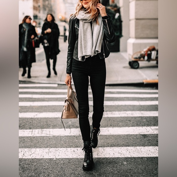 Citizens of Humanity Revolve Elson Medium Rise Straight Leg Jeans in Black sz 26 - Picture 2 of 9